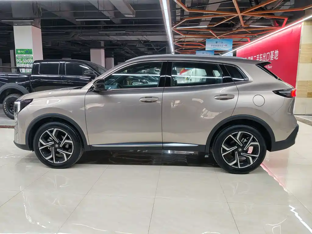 Changan CS55 PLUS 4 th Gen New Blue Whale 1.5 T Celestial Distinguished