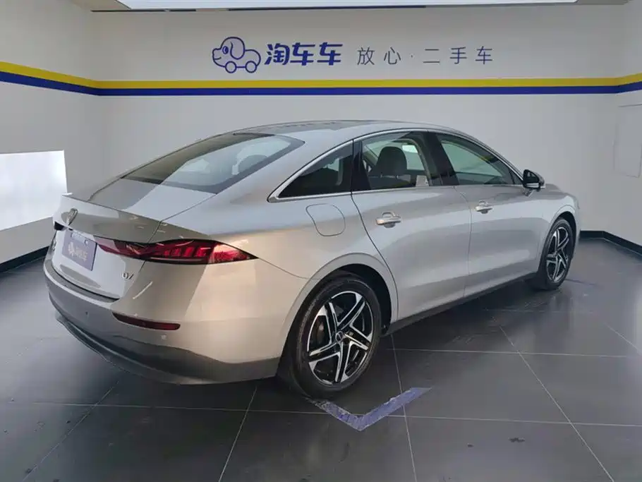 Roewe D7 DMH 125 km Flagship