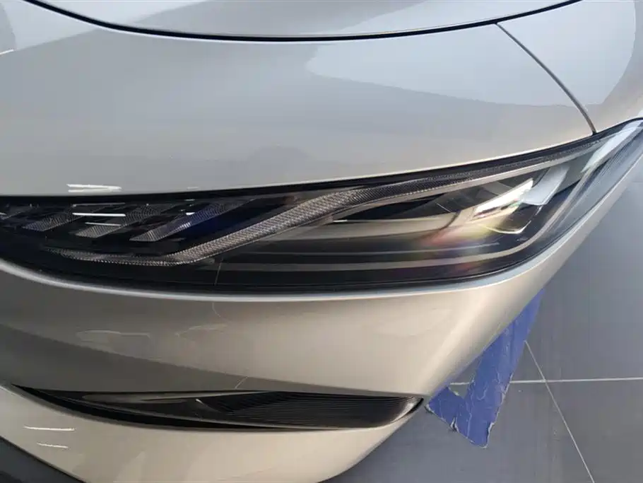 Roewe D7 DMH 125 km Flagship