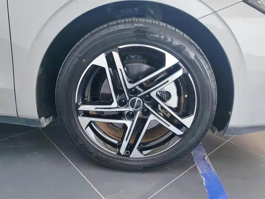 Roewe D7 DMH 125 km Flagship