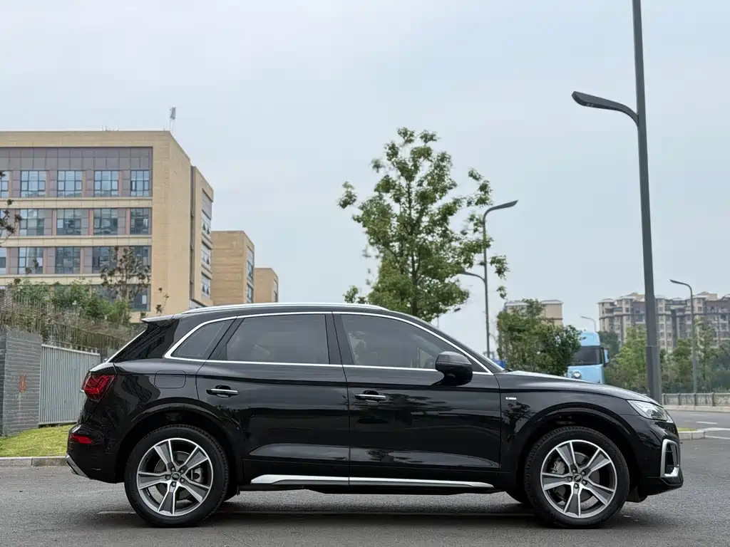 Audi Q5 L 45 T Luxury Dynamic
