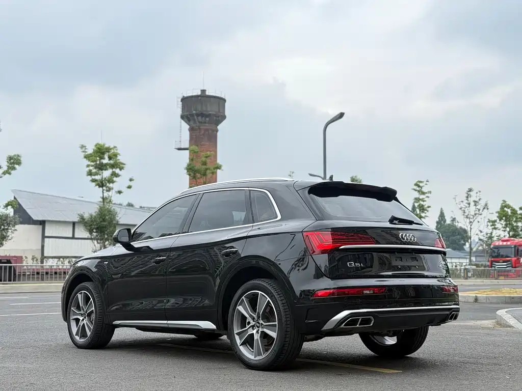 Audi Q5 L 45 T Luxury Dynamic