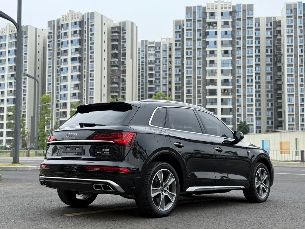 Audi Q5 L 45 T Luxury Dynamic