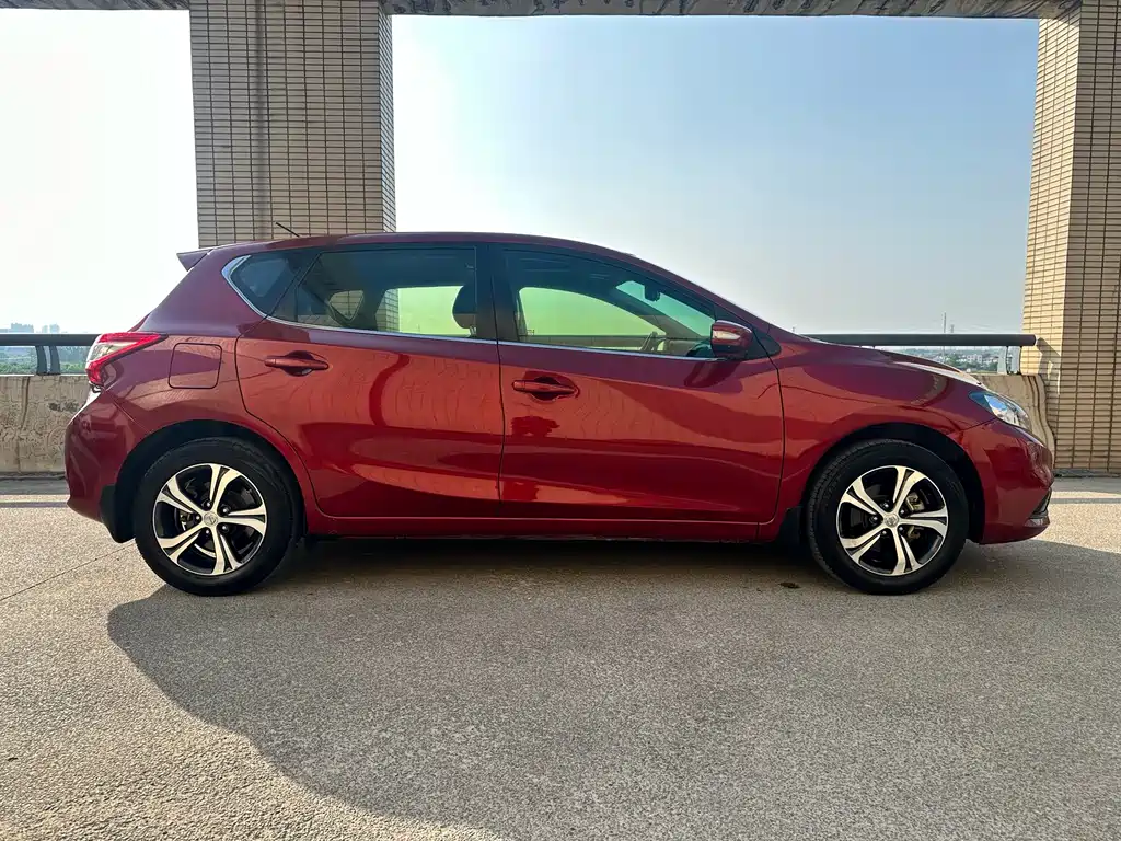 Tiida 1.6 L CVT Smart Travel