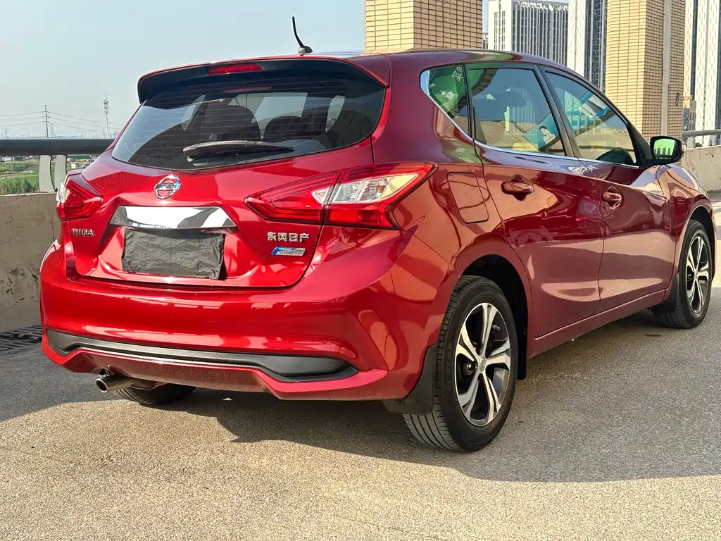 Tiida 1.6 L CVT Smart Travel