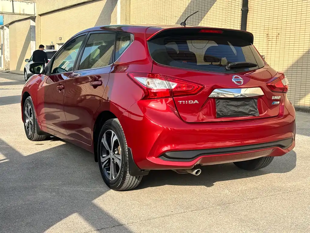 Tiida 1.6 L CVT Smart Travel