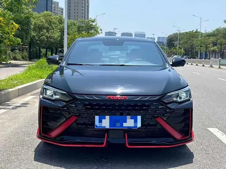 Dongfeng Yixuan MAX 1.5 T Dark Night Sharp Edge