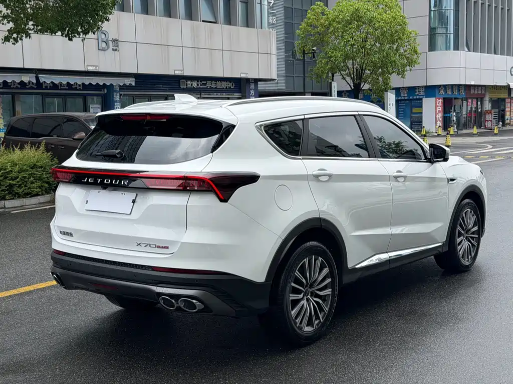 Jetour X70 PLUS 1.5 T DCT Brave PLUS 5-seat