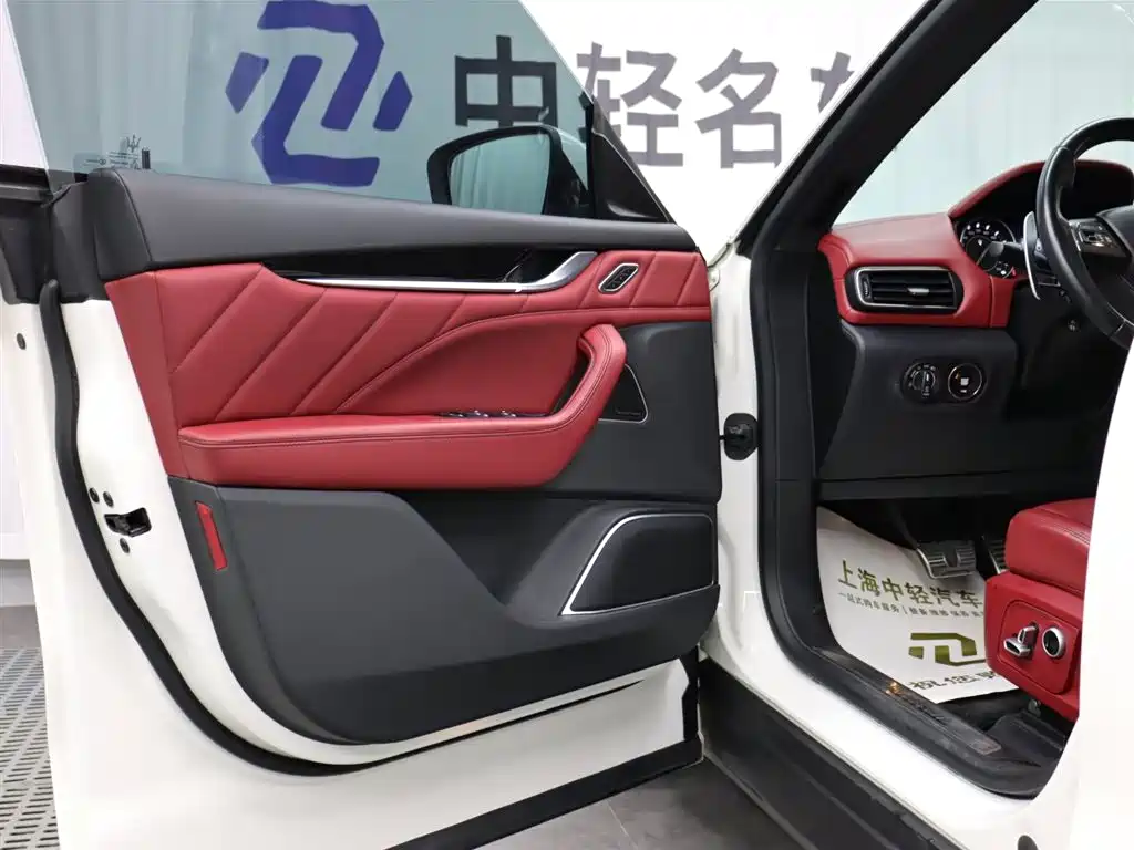 Levante 2.0 T GT Sharp Edge