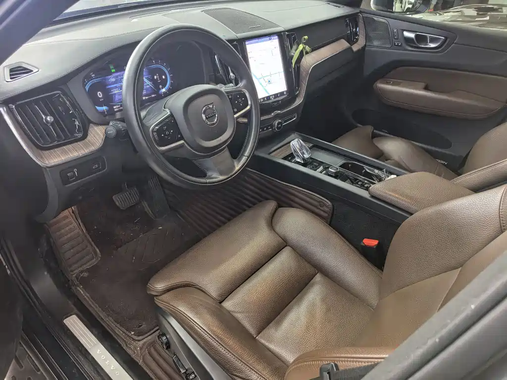 Volvo XC60 沃尔沃XC60 2022款 B5 四驱智雅豪华版
