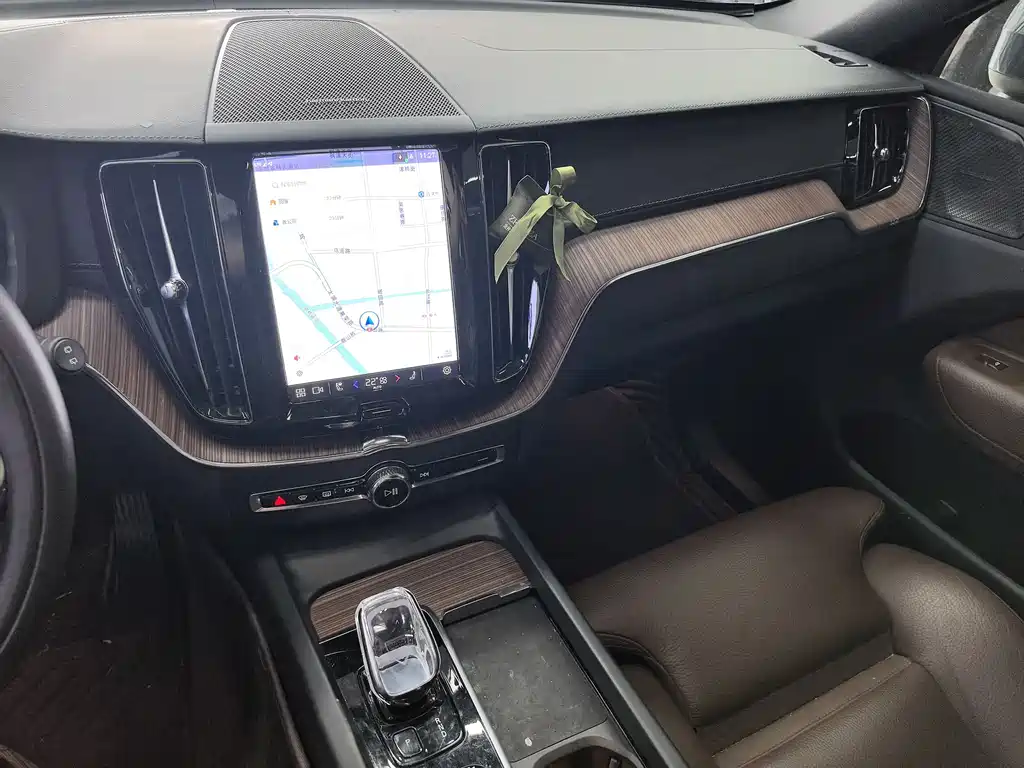 Volvo XC60 沃尔沃XC60 2022款 B5 四驱智雅豪华版