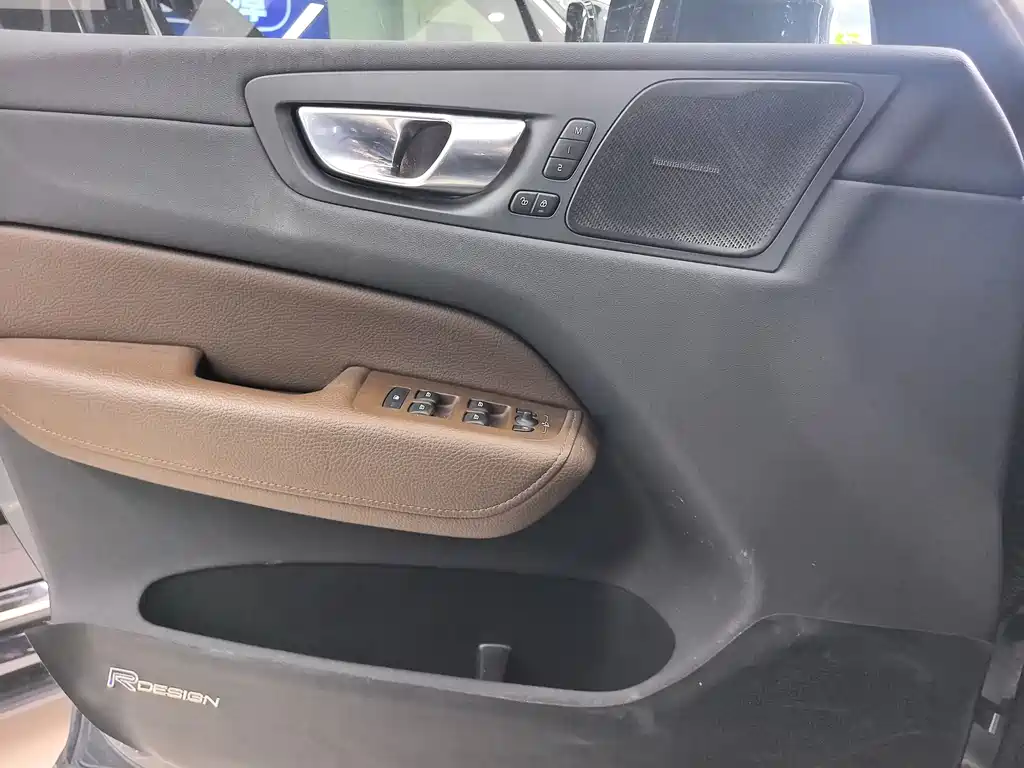 Volvo XC60 沃尔沃XC60 2022款 B5 四驱智雅豪华版