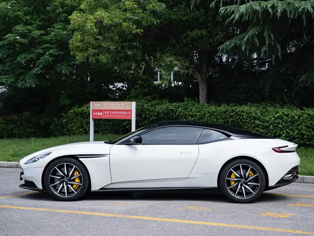 Aston Martin DB11 4.0 T V8 Coupe