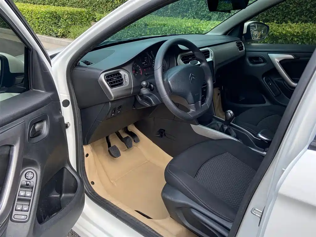 Elysee 1.6 L Manual Fashion