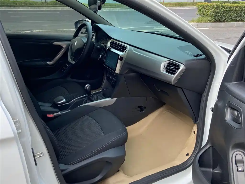 Elysee 1.6 L Manual Fashion