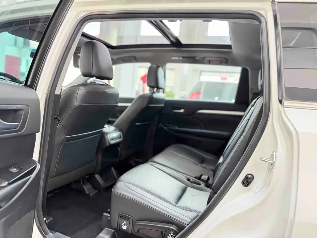Highlander 2.0 T 4 WD Luxury 7-seat
