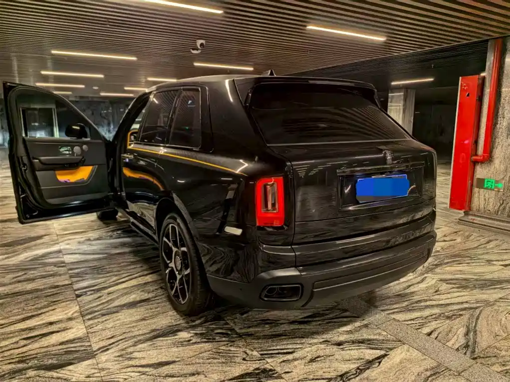 Cullinan Black Badge