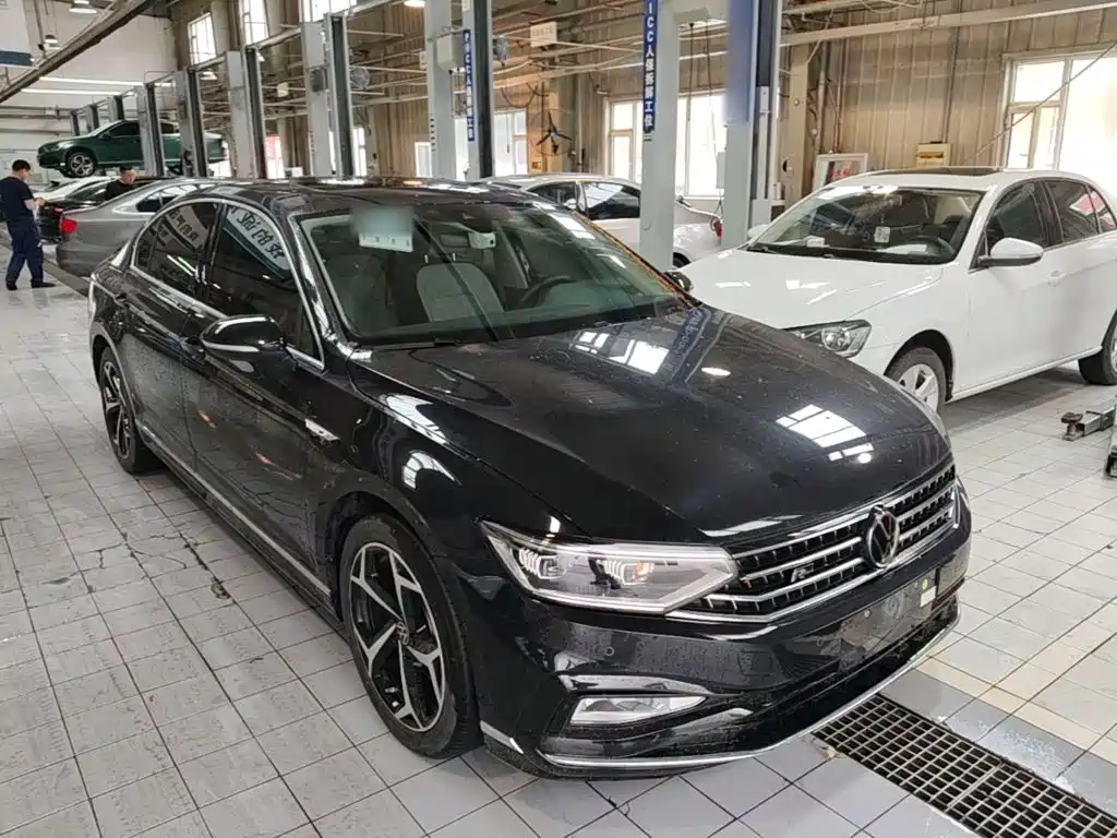 Magotan 200 10 K Commemorative 330 TSI DSG Luxury