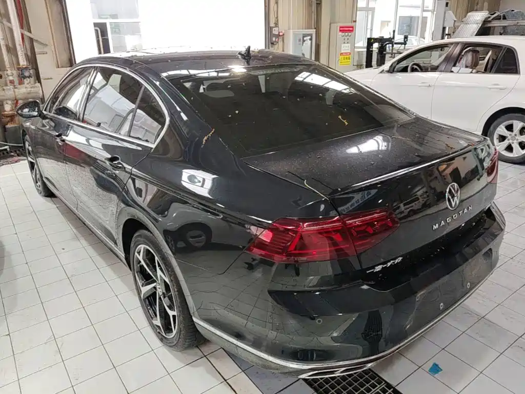 Magotan 200 10 K Commemorative 330 TSI DSG Luxury