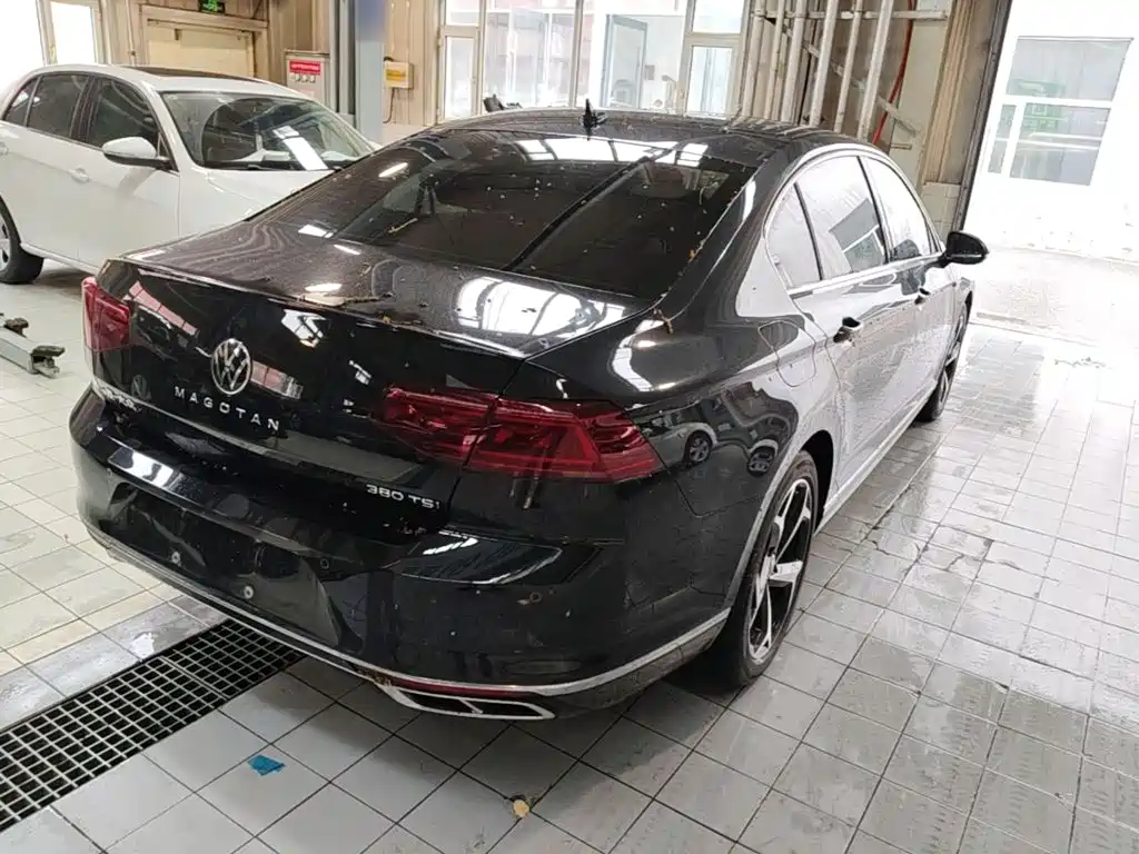 Magotan 200 10 K Commemorative 330 TSI DSG Luxury