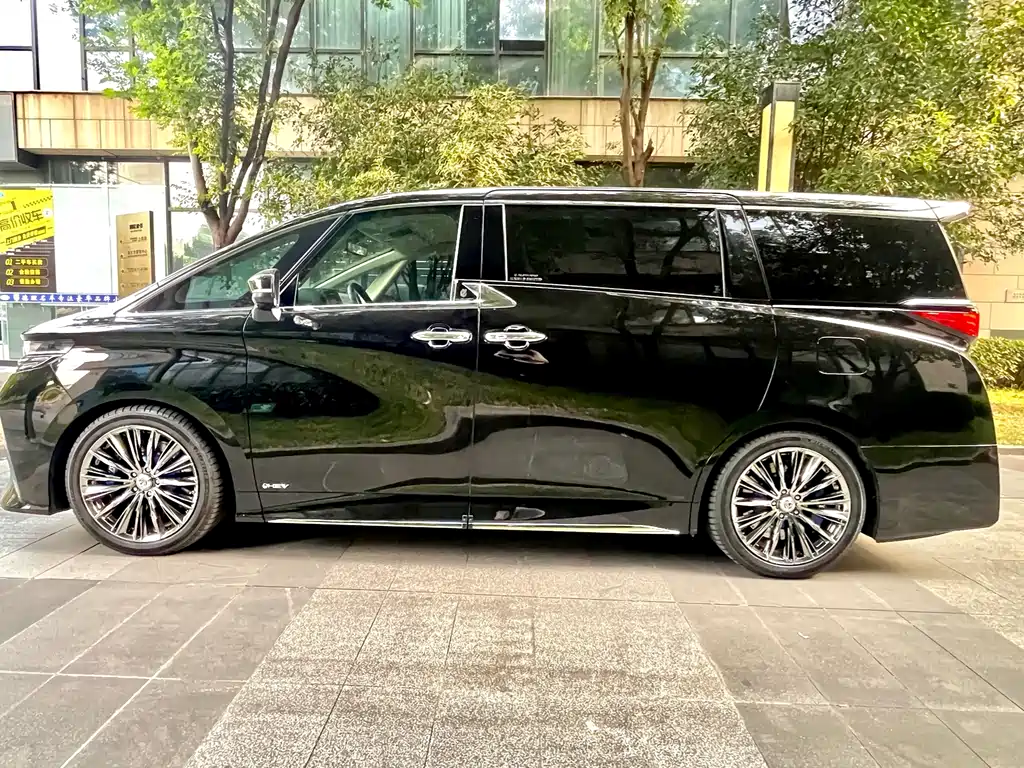 Alphard Dual Engine 2.5 L Premium Enjoyment