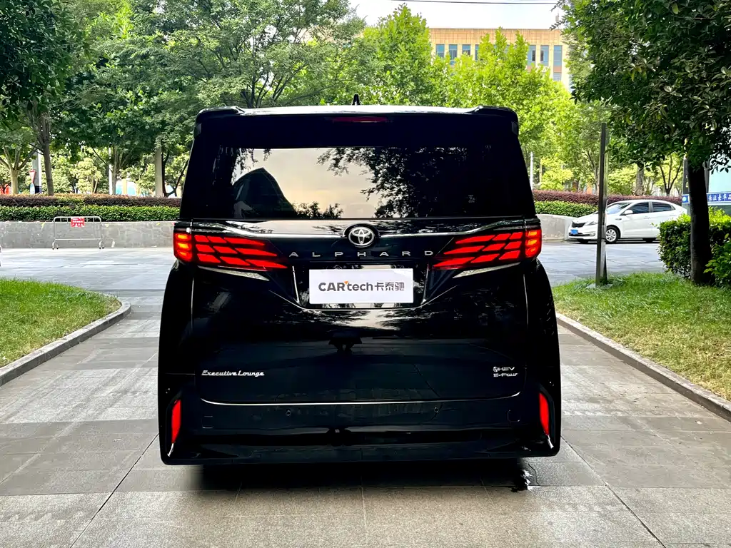 Alphard Dual Engine 2.5 L Premium Enjoyment