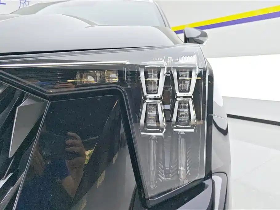 GAC Trumpchi GS8 Dual Engine Series 2.0 TM 2 WD Distinguished (6-seat)