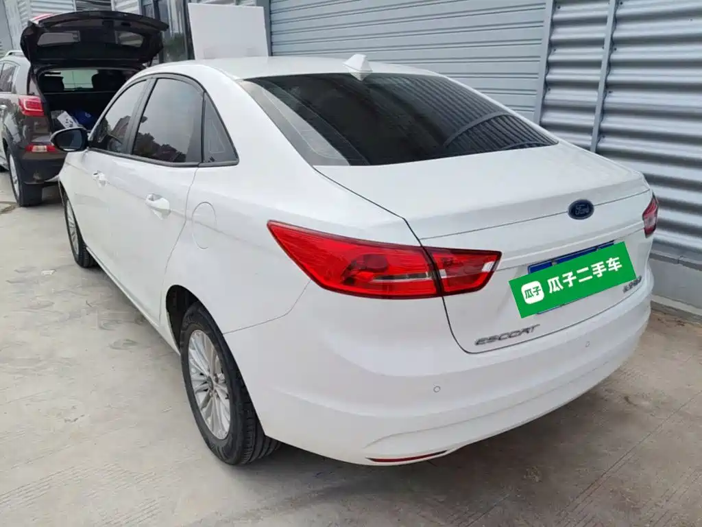 Escort 1.5 L Auto Comfort