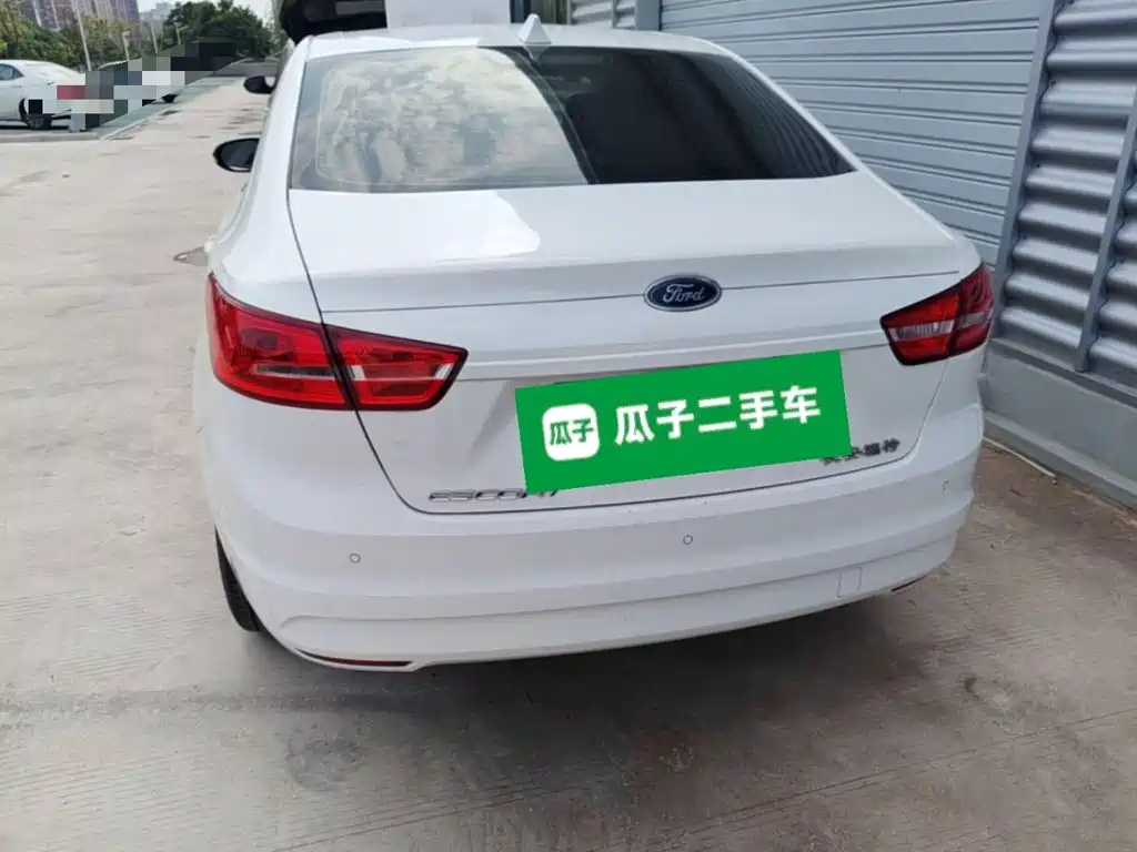 Escort 1.5 L Auto Comfort