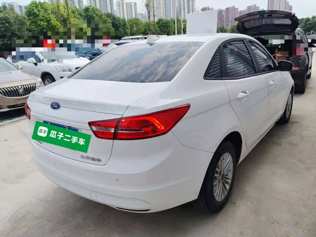 Escort 1.5 L Auto Comfort