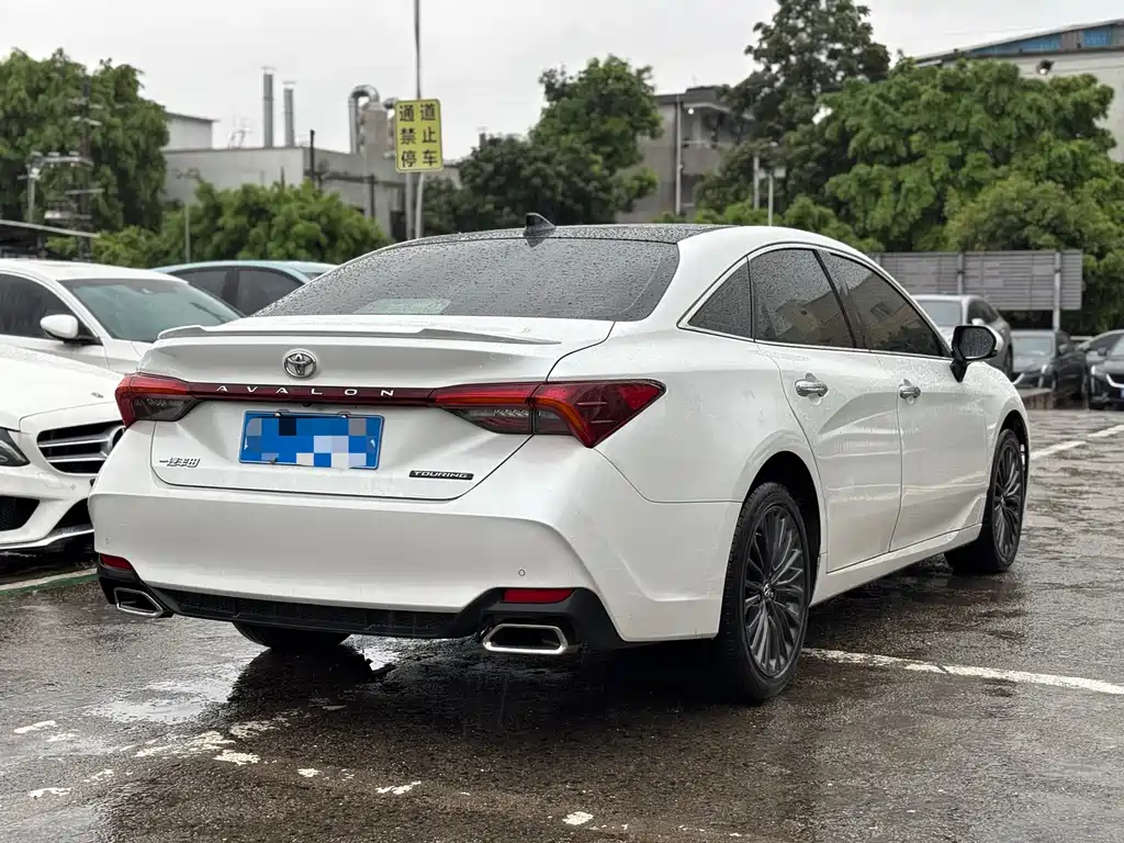 Avalon 2.5 L Touring Distinguished