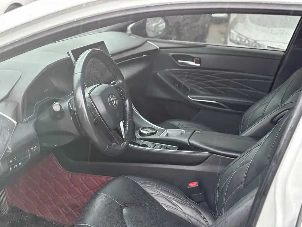 Avalon 2.5 L Touring Distinguished