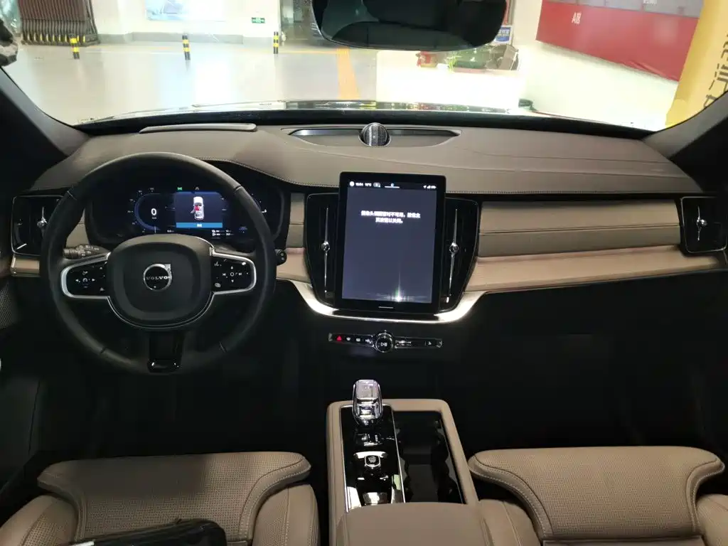 Volvo XC90 PHEV Facelift T8 Smart Supreme Luxury 7-seat