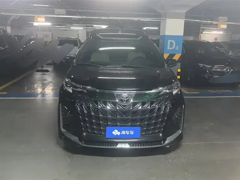 Toyota Sienna 2.5 L Hybrid 4 WD Distinguished