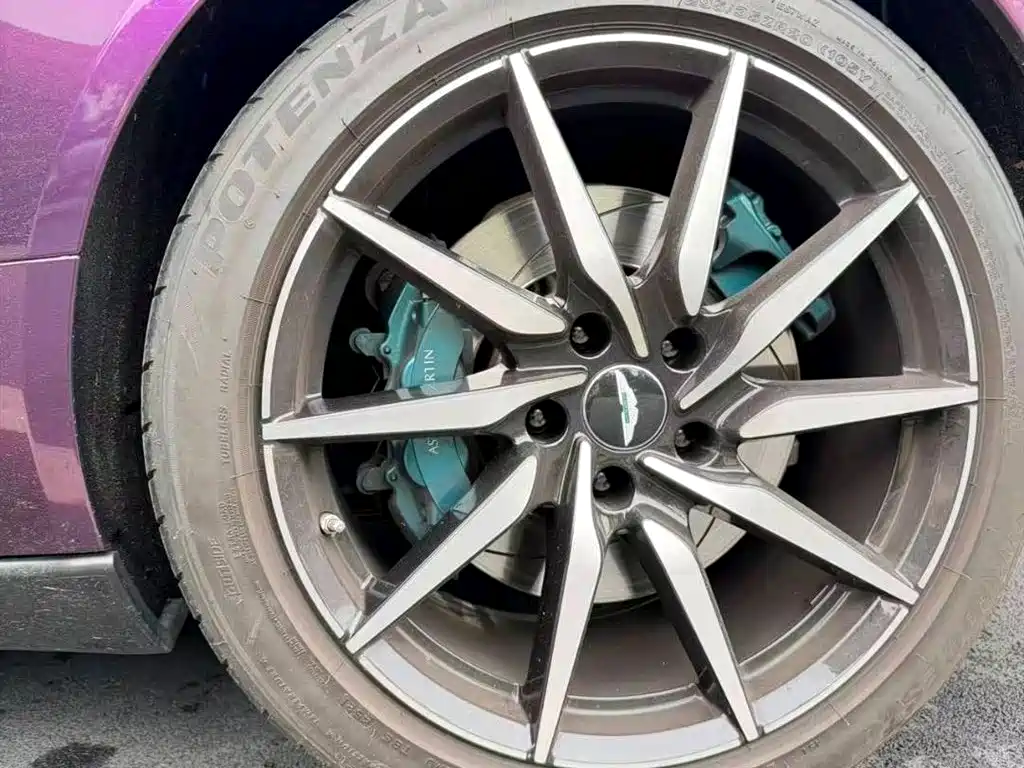 Aston Martin DB11 阿斯顿·马丁DB11 2023款 4.0 T V8 Volante