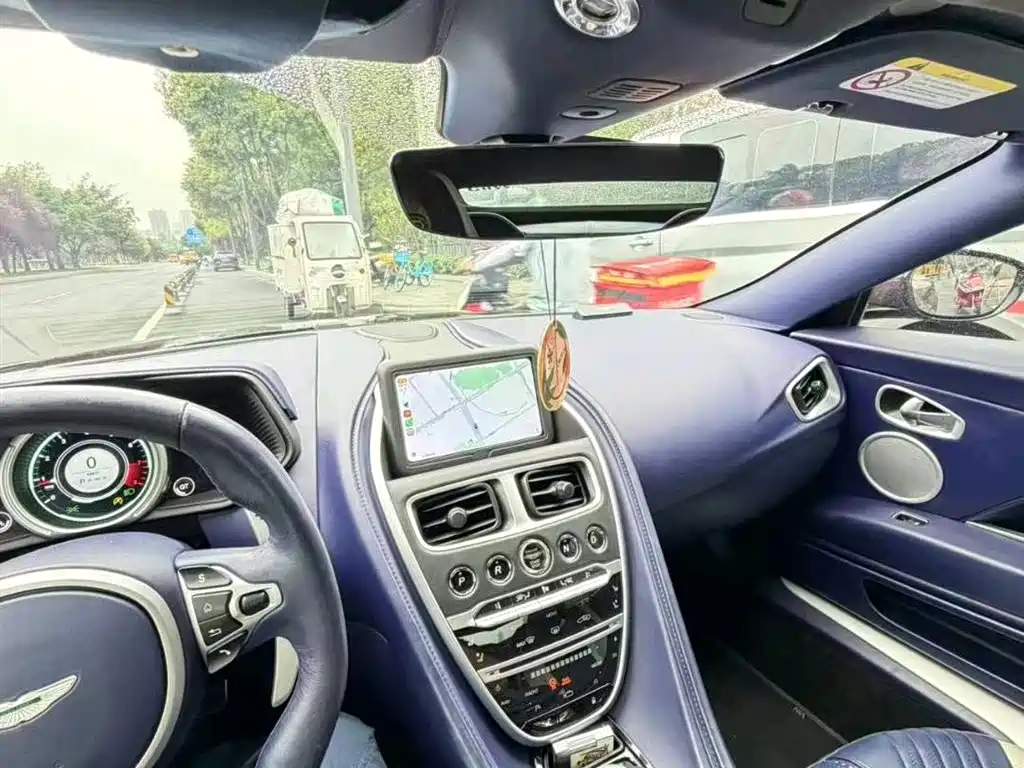 Aston Martin DB11 阿斯顿·马丁DB11 2023款 4.0 T V8 Volante
