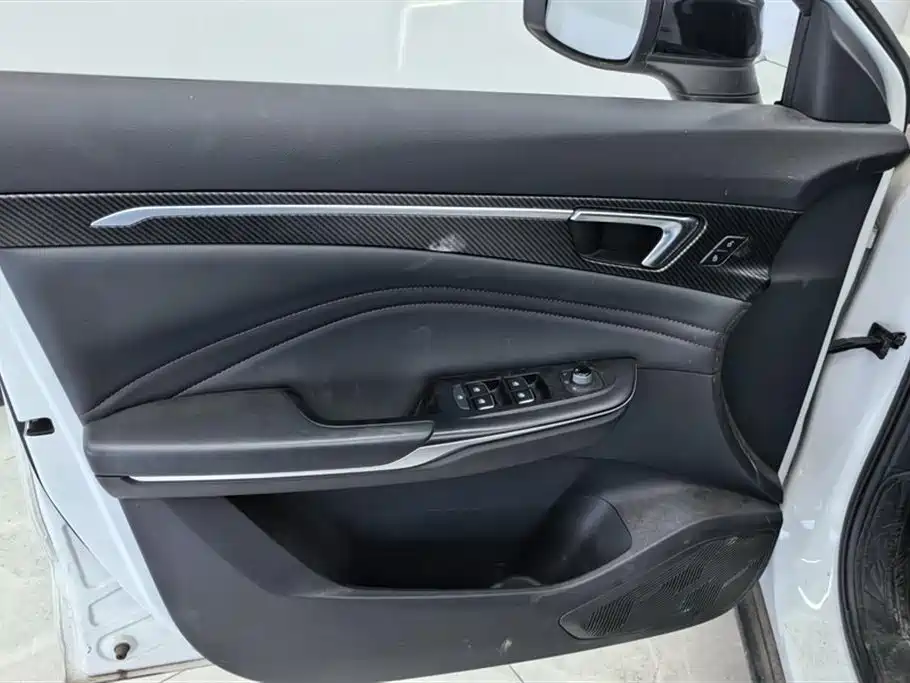 Besturn T55 奔腾T55 2022款 1.5 T 自动飞跃款