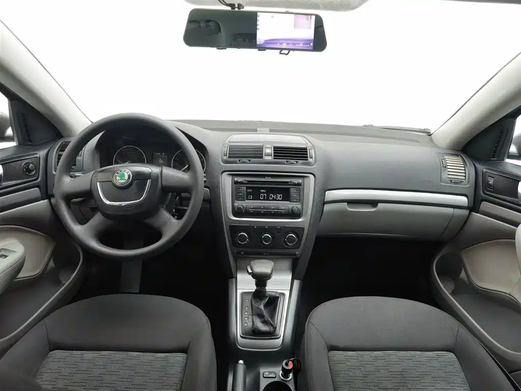 Octavia 1.6 L Auto Yijie
