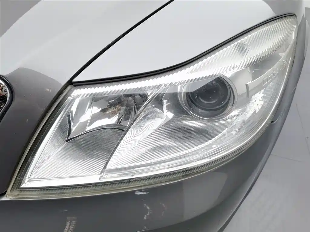 Octavia 1.6 L Auto Yijie
