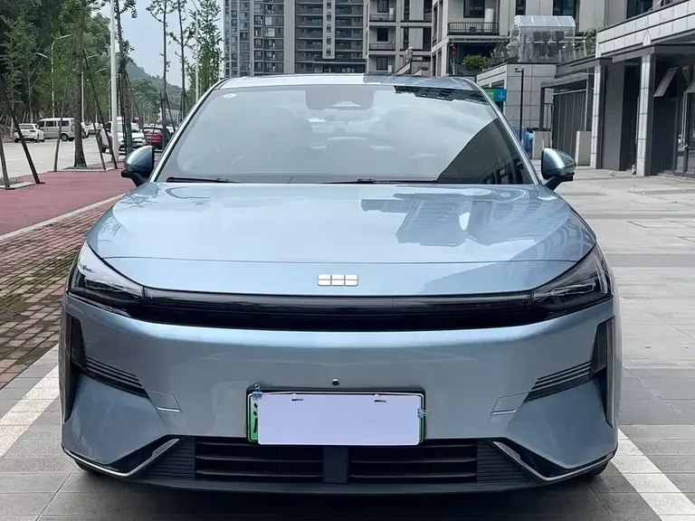 Geely Galaxy L6 EM-i 140 km Starship