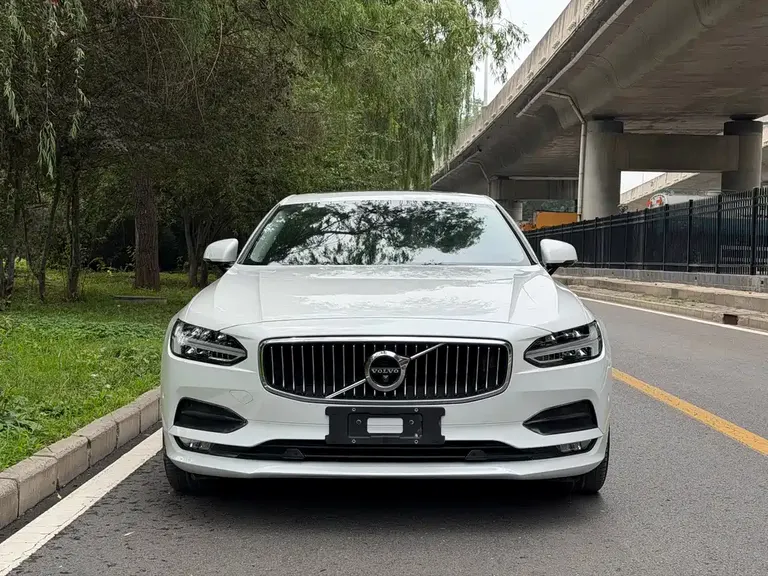 Volvo S90 T4 Smart Vision