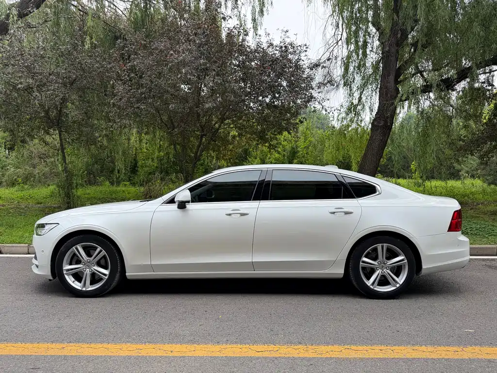 Volvo S90 T4 Smart Vision