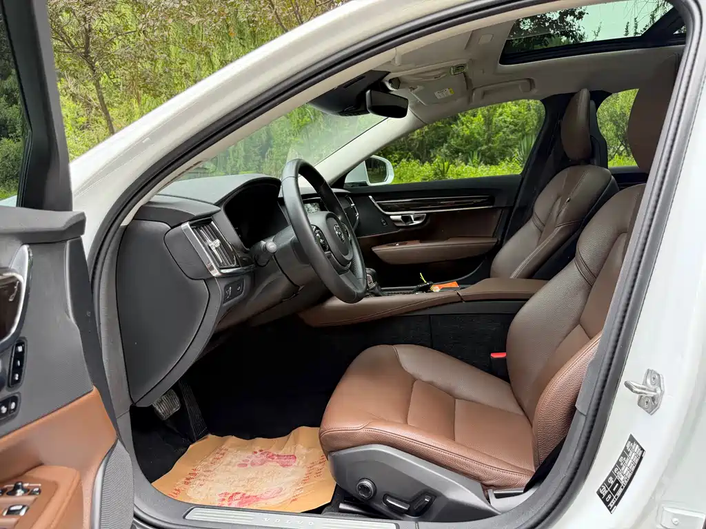 Volvo S90 T4 Smart Vision