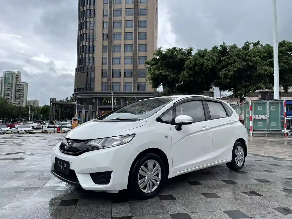 Fit 1.5 L LXS CVT Comfort Sunroof
