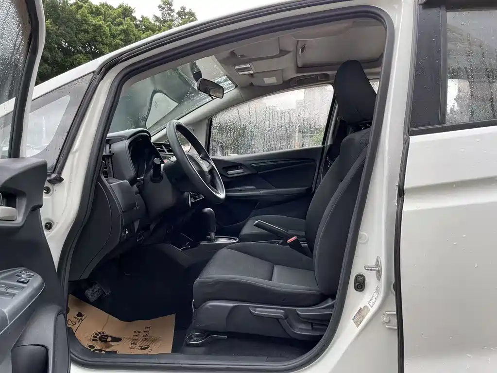 Fit 1.5 L LXS CVT Comfort Sunroof