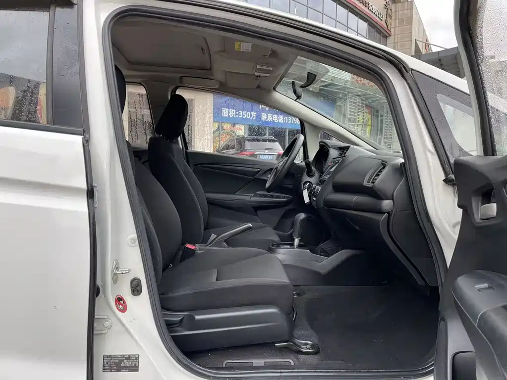 Fit 1.5 L LXS CVT Comfort Sunroof