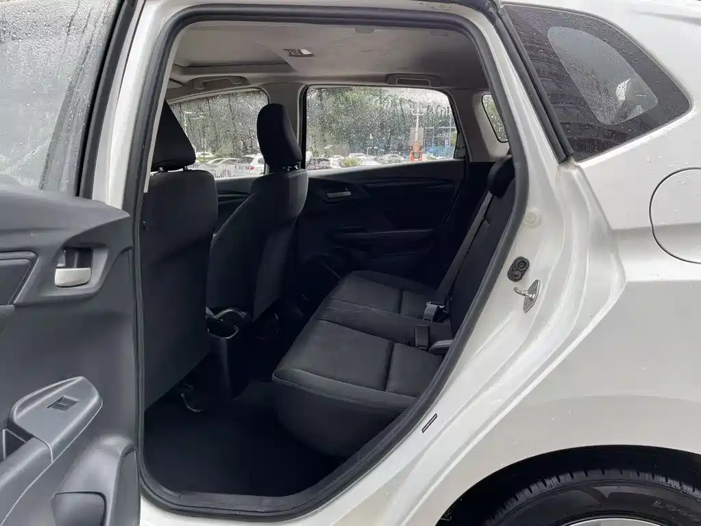 Fit 1.5 L LXS CVT Comfort Sunroof