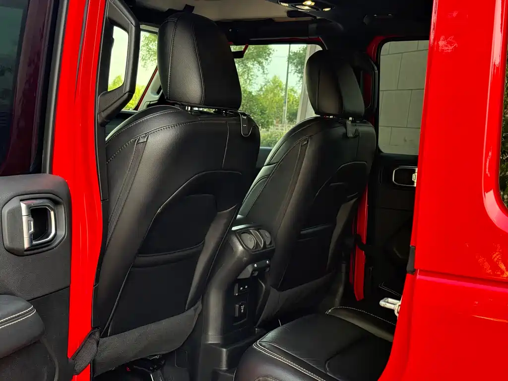 Wrangler 2.0 T Sahara 4-door