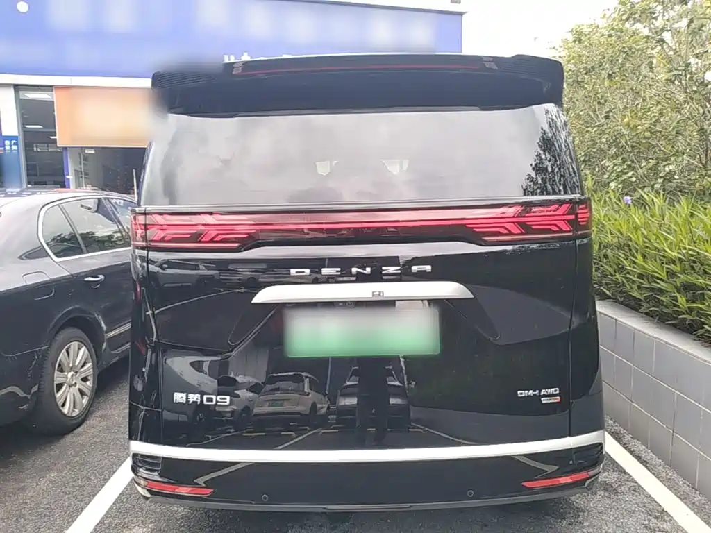 Denza D9 DM-i Smart Drive 1020 4 WD Honored