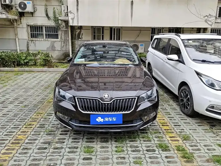 Skoda Superb TSI330 DSG Smart Travel